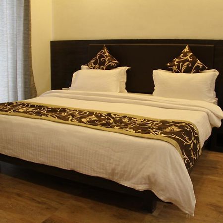 Hotel Aditya Talala Luaran gambar