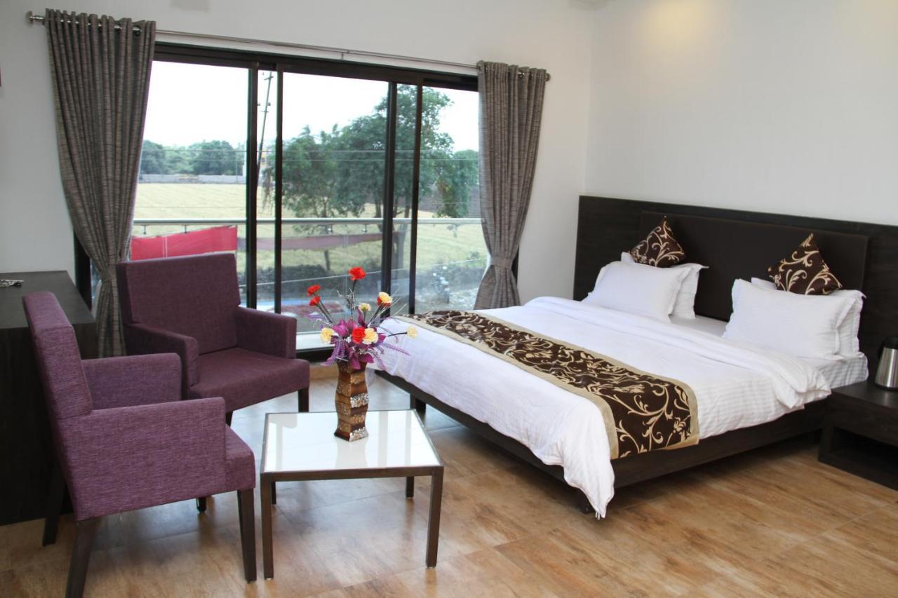 Hotel Aditya Talala Luaran gambar