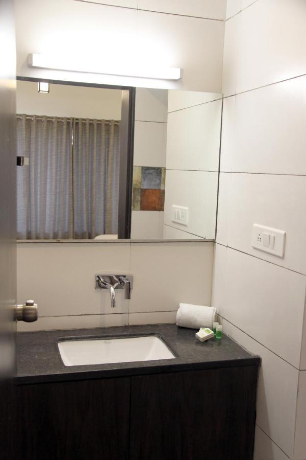 Hotel Aditya Talala Luaran gambar