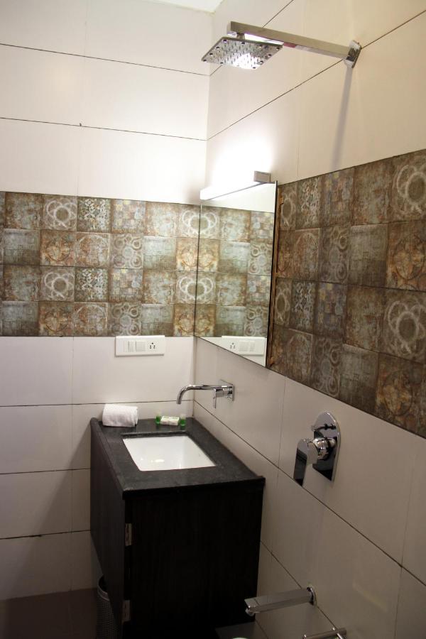 Hotel Aditya Talala Luaran gambar