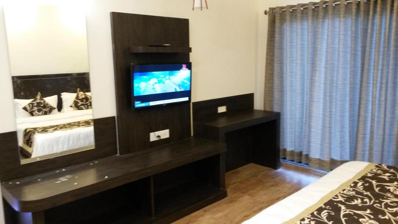 Hotel Aditya Talala Luaran gambar